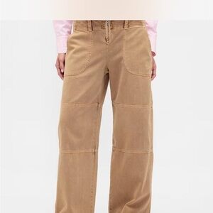 Gap × Sandy Liang Low Rise
Utility Pants
8| Mojave tan